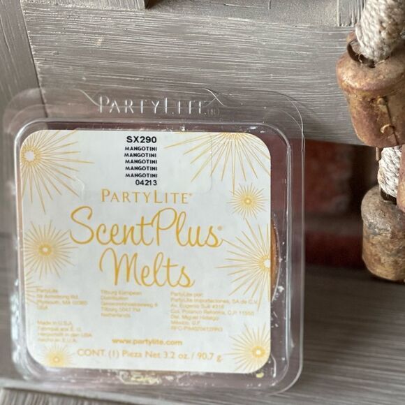 Partylite scent plus aroma melts 9 pc tray in mangotini NIB Retired - Picture 2 of 3